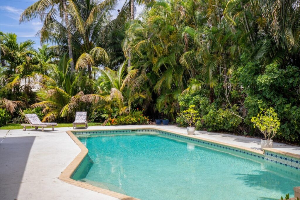 Alicante, położone na wschodnim wybrzeżu Hiszpanii, jest jednym z najbardziej pożądanych miejsc do życia i inwestowania w nieruchomości