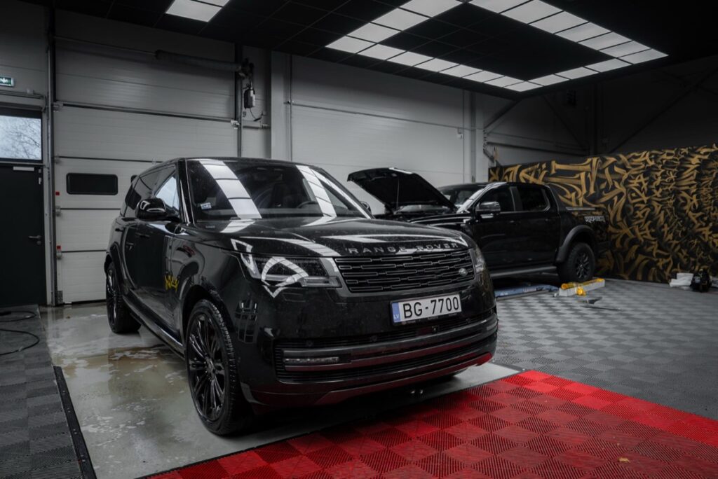 Wielu kierowców, którzy zdecydowali się na aplikację powłoki ceramicznej na swoje pojazdy, podkreśla jej skuteczność w ochronie lakieru oraz łatwość w utrzymaniu czystości samochodu