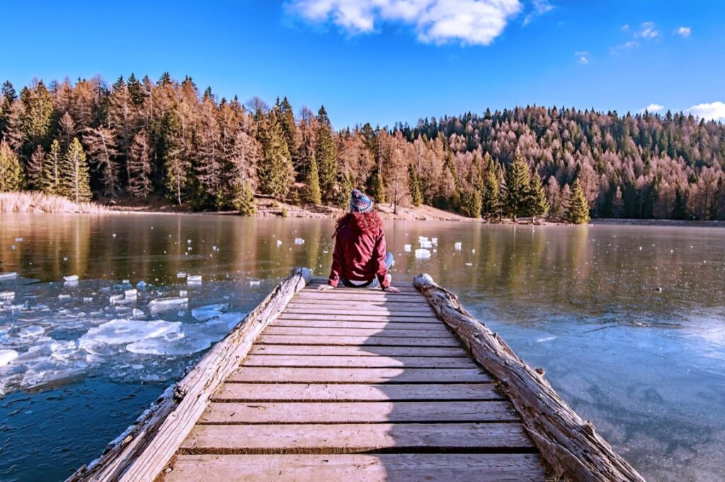 Szlak Wielkich Jezior to jedna z tych tras, które każdy miłośnik przyrody i historii powinien odwiedzić przynajmniej raz w życiu